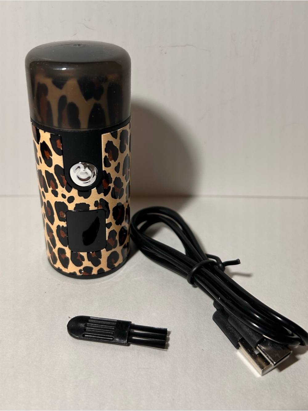 NWOT Tru Ritual Women’s Shaver. USB charge. Leopard Print